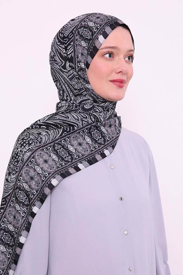 شال الحب بنمط عرقي باللونين الأسود والبيج