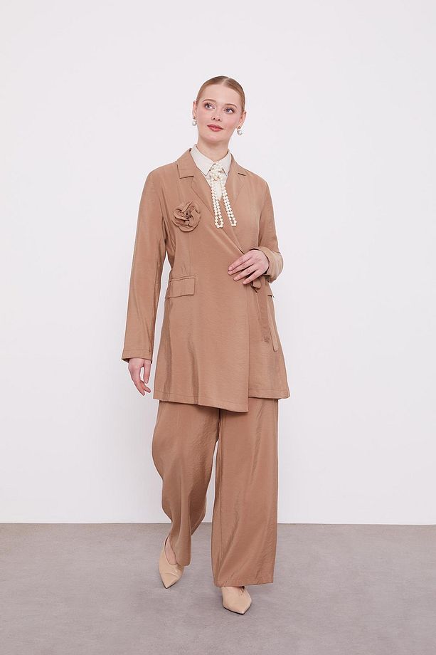 Camel Gül Broş Detaylı Ceket Takım - 1