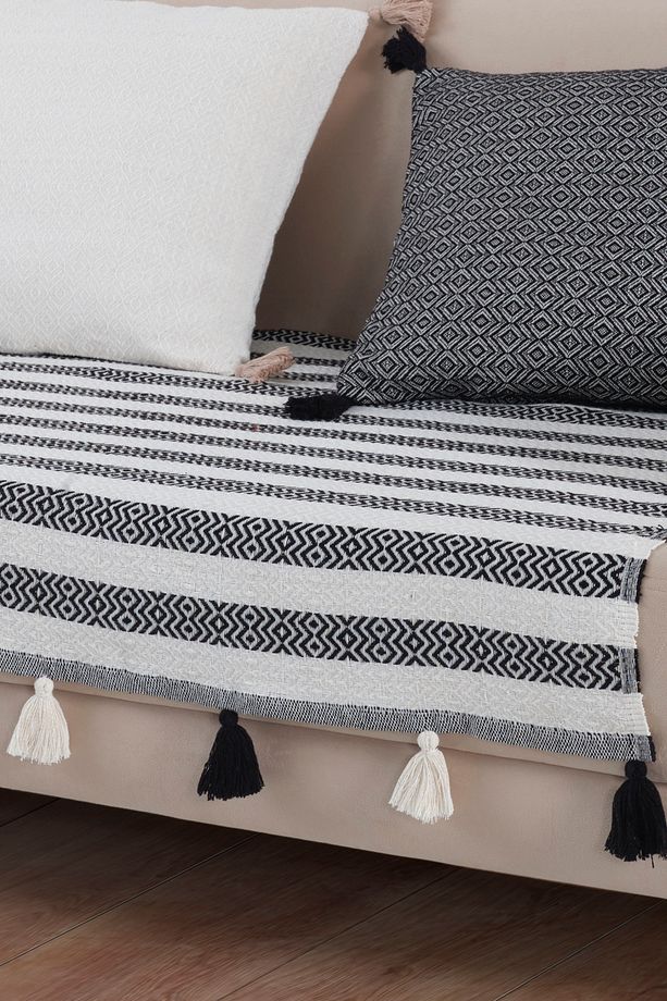 Moda Ponponlu Siyah Koltuk Örtüsü 115x 200 cm Kanepe Divan Berjer Çekyat Örtüsü Şalı Püsküllü - 3