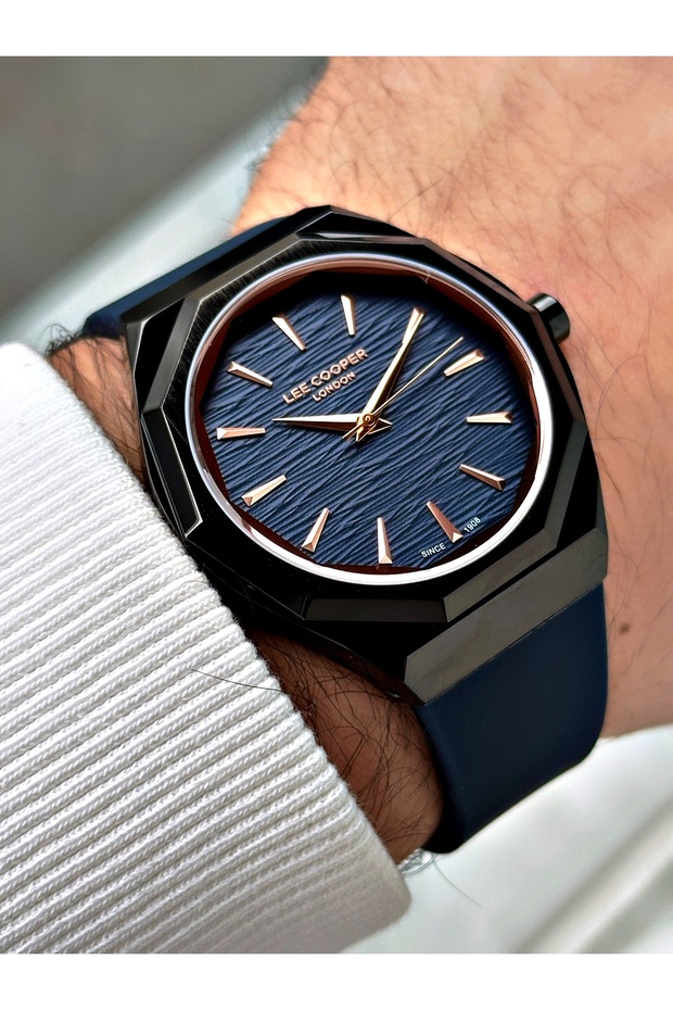 5 Atm Waterproof Special Design Men's Wristwatch - Silicone Cord