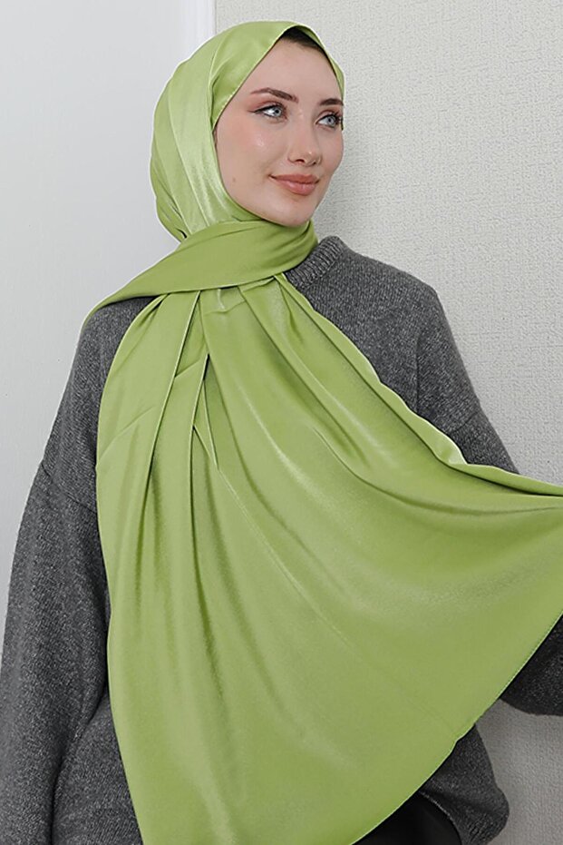 Model Satin Shawl Light Green