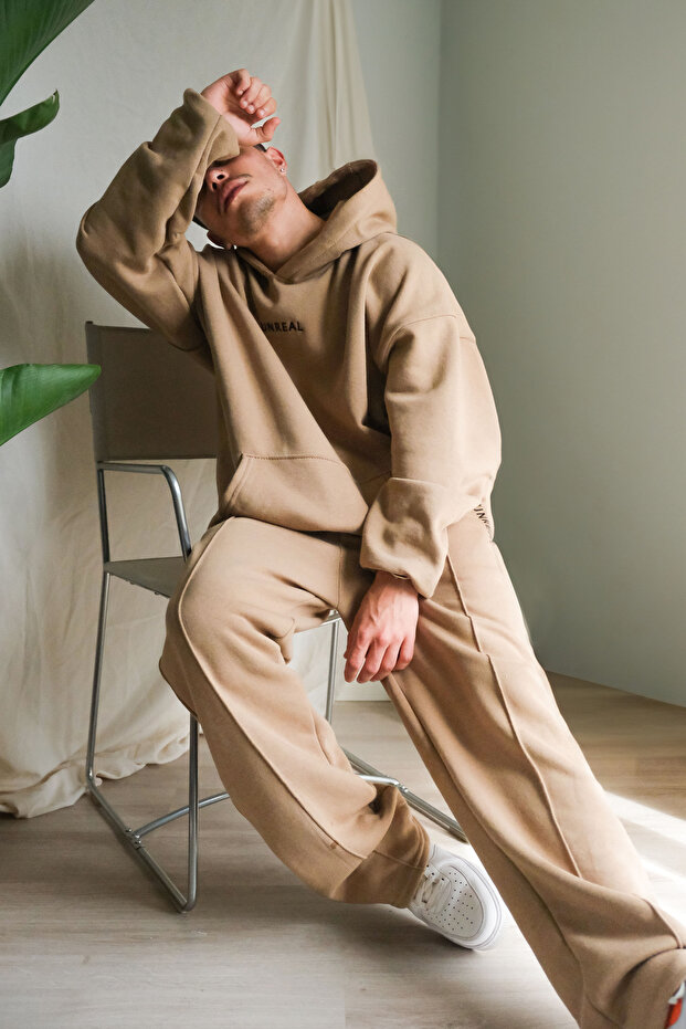 مجموعة UR SS24 مناسبة
