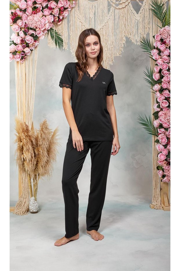 Women's Black V-Neck Lace Detail T-Shirt Pajamas Set 25Y4064P