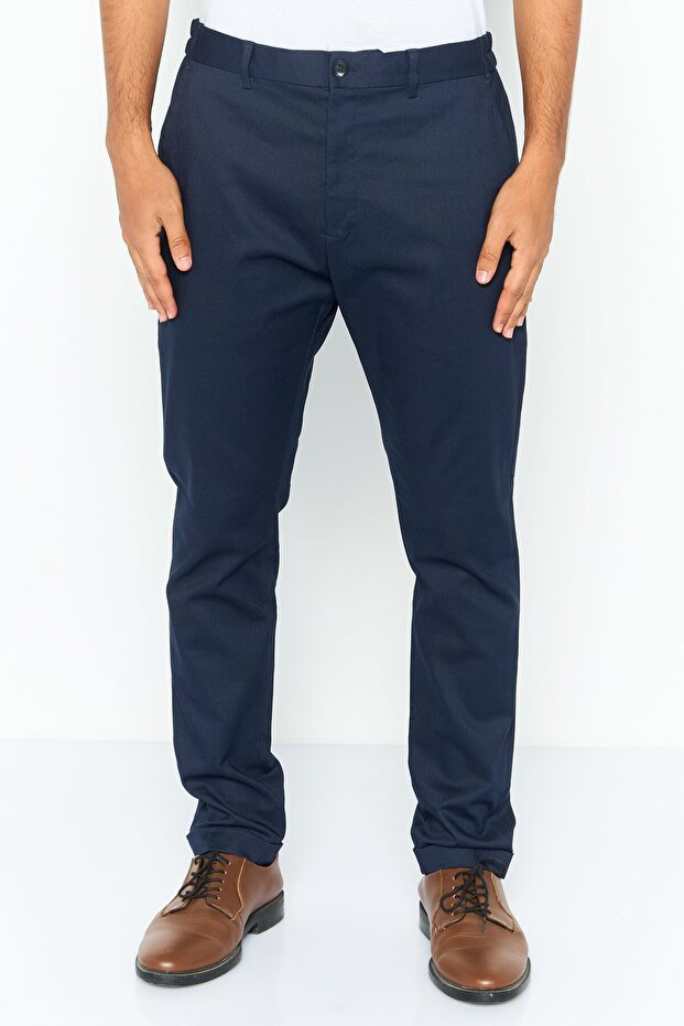 بنطال تشينو سادة بقصّة عادية للرجال، باللون الأزرق - 1