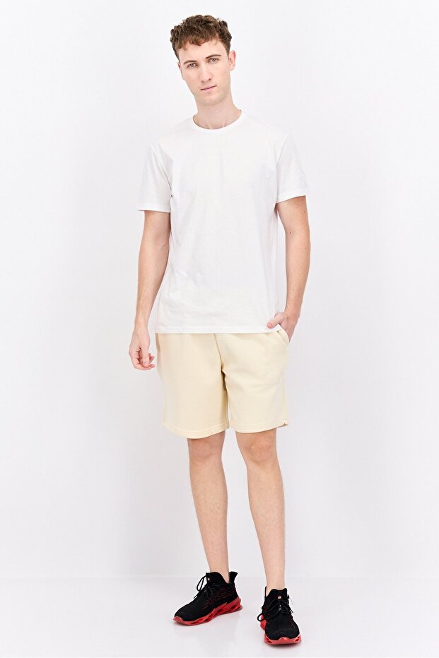 شورت رجالي أساسي بشعار العلامة التجارية، بيج - 4