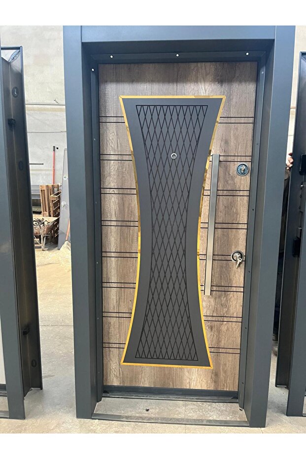 Krom Detaylı Çelik Kapı Sol - 1