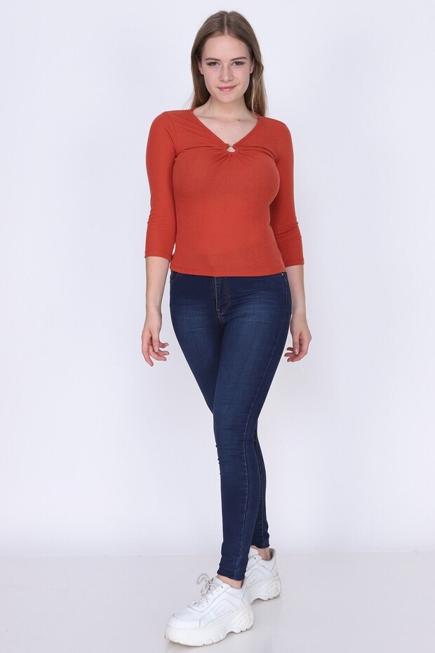 9362911 Ribbed Knit Long-Sleeved Blouse with a Ring in the Middle of the Chest Tile