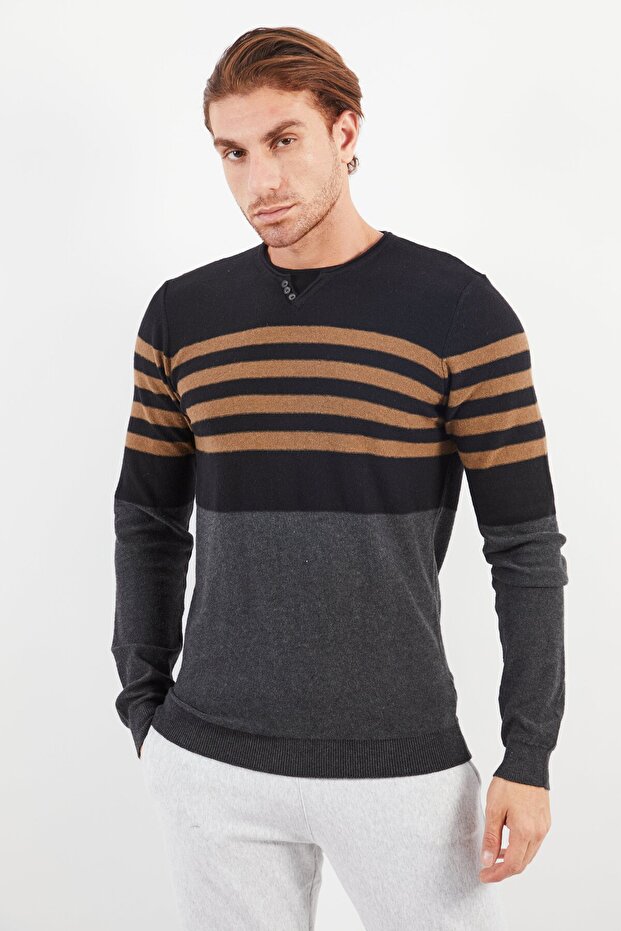 Men Crew Neck Stripe Sweater, Black Combo