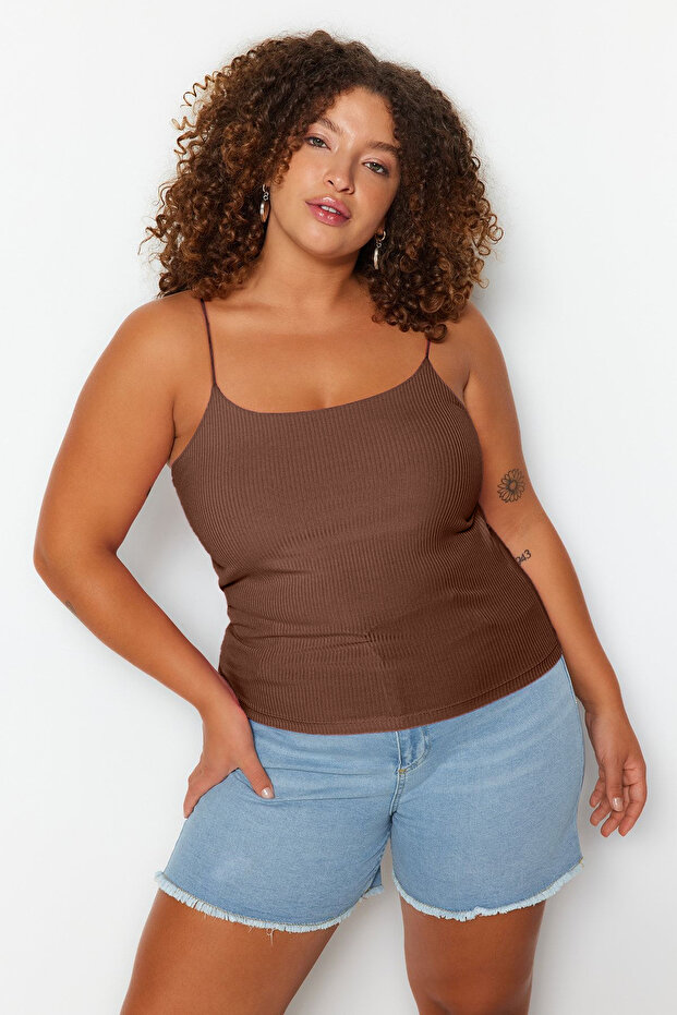 Kahverengi Spagetti Askılı Crop Fitilli Örme Büyük Beden Bluz TBBSS23AF00013 - 1