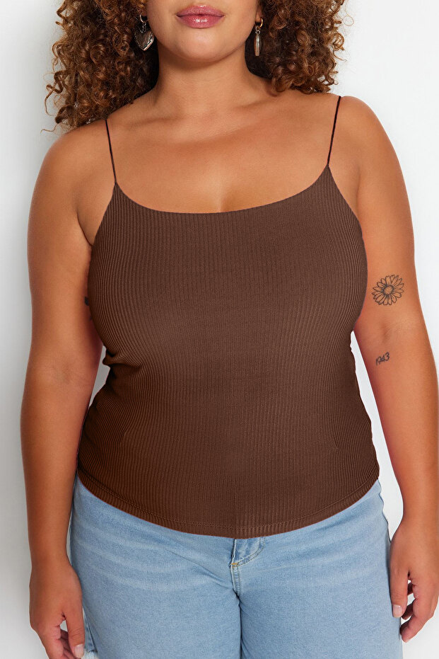 Kahverengi Spagetti Askılı Crop Fitilli Örme Büyük Beden Bluz TBBSS23AF00013 - 5
