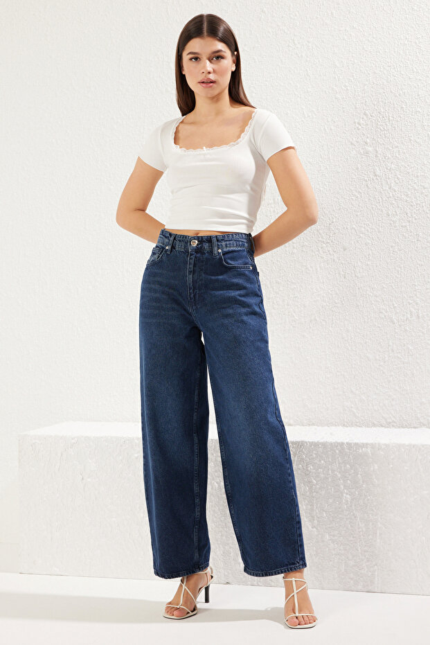 Ekru Dantel Detaylı Fitted/Vücuda Oturan Kare Yaka Crop Örme Bluz TWOSS25BZ00005 - 2