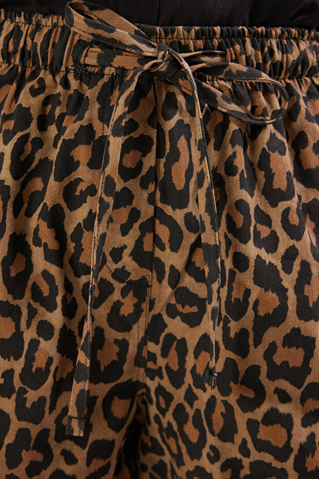Çok Renkli Leopar Animal Desenli Dokuma Şort & Bermuda TWOSS25SR00006 - 4