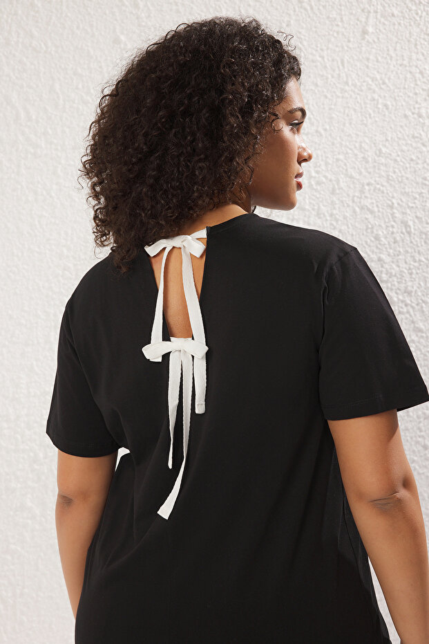 Siyah Regular Fit Sırtı Bağlama/Fiyonk Detaylı Örme Büyük Beden T-shirt TBBSS25BF00000 - 1
