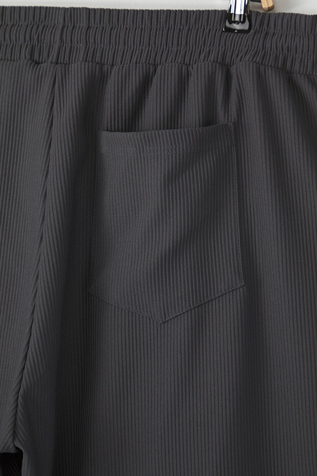 Büyük Beden Füme Oversize/Geniş Kesim Dokulu Kırışmaz Ottoman Şort TMNSS25AP00001 - 6