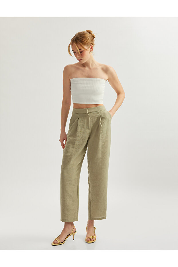 Pleat Detailed Pocket Carrot Cut Fabric Trousers
