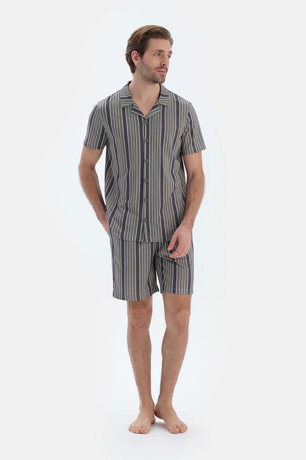Siyah Metraj Çizgi Baskılı Gömlek Şort Pijama Takımı - 1