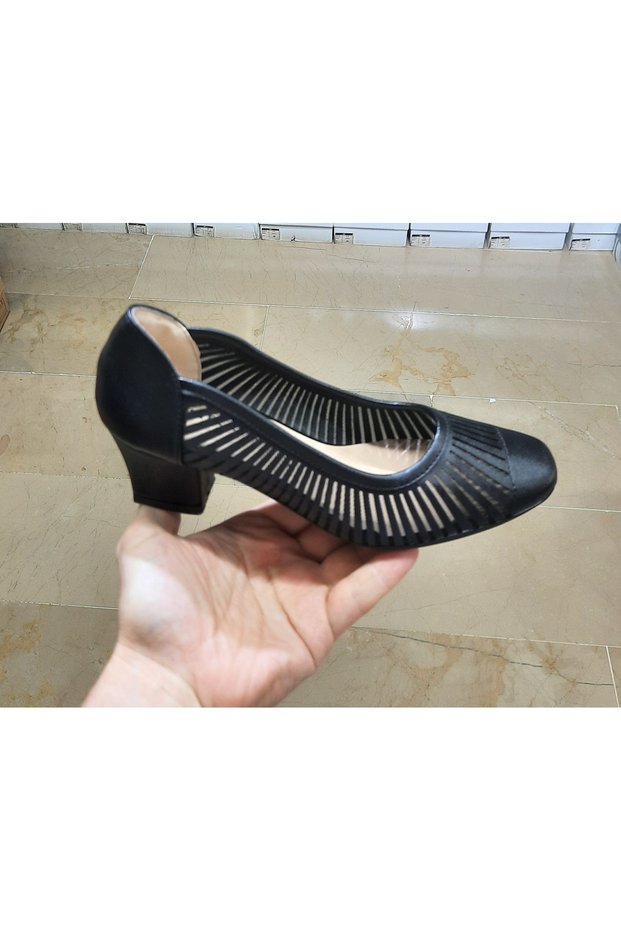 Women's Blunt Toe Wide Fit Scalloped Toe and Bone Protrusion Special Classic Heeled Shoes