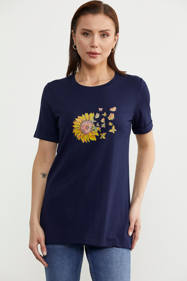 تي شيرت قطني أساسي مطبوع باللون الأزرق الداكن - 3