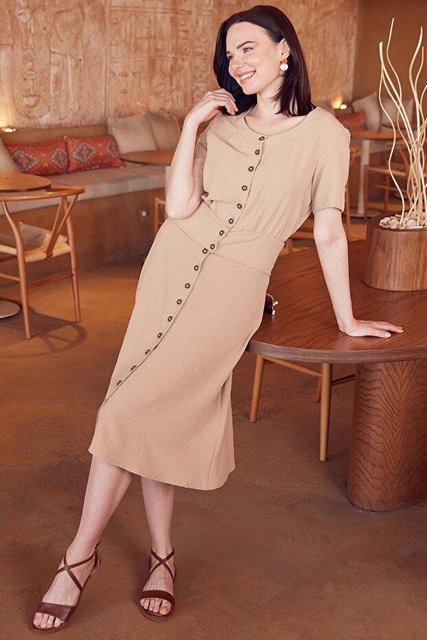 طقم كريب مزدوج بتفاصيل أزرار - بيج - 2