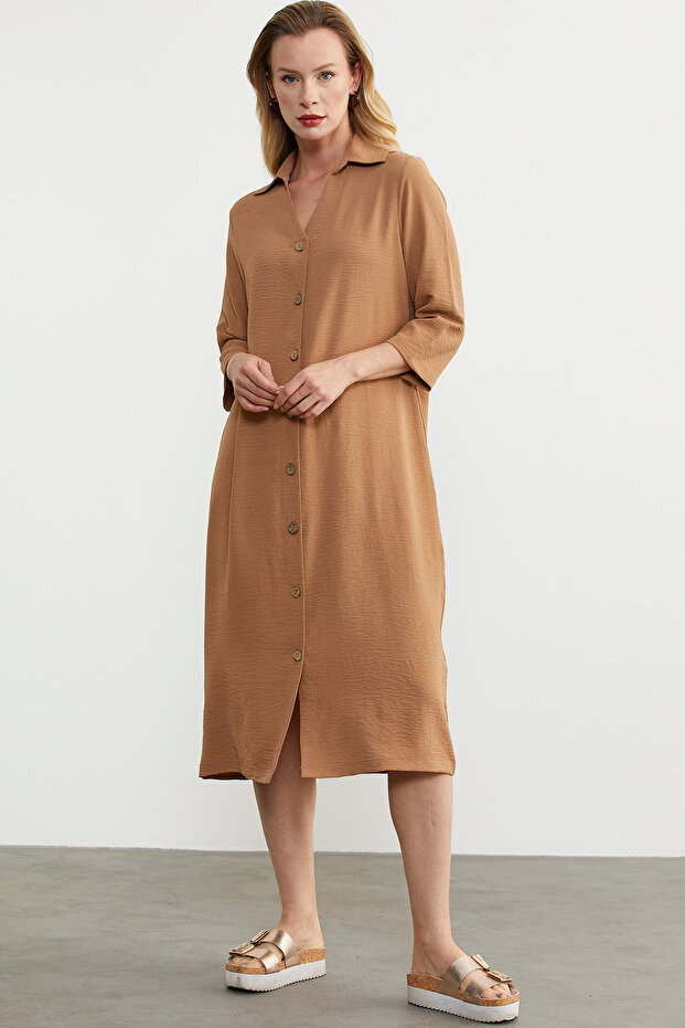 Rahat Kalıp Midi Boy Düğmeli Elbise - Kamel - 4