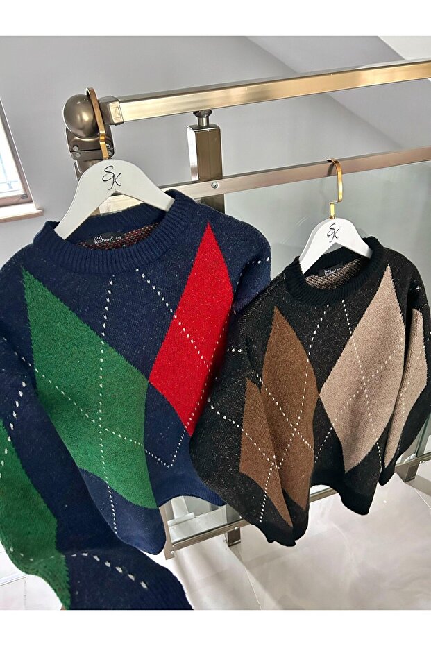 Diamond Patterned Oversize Sweater - 2