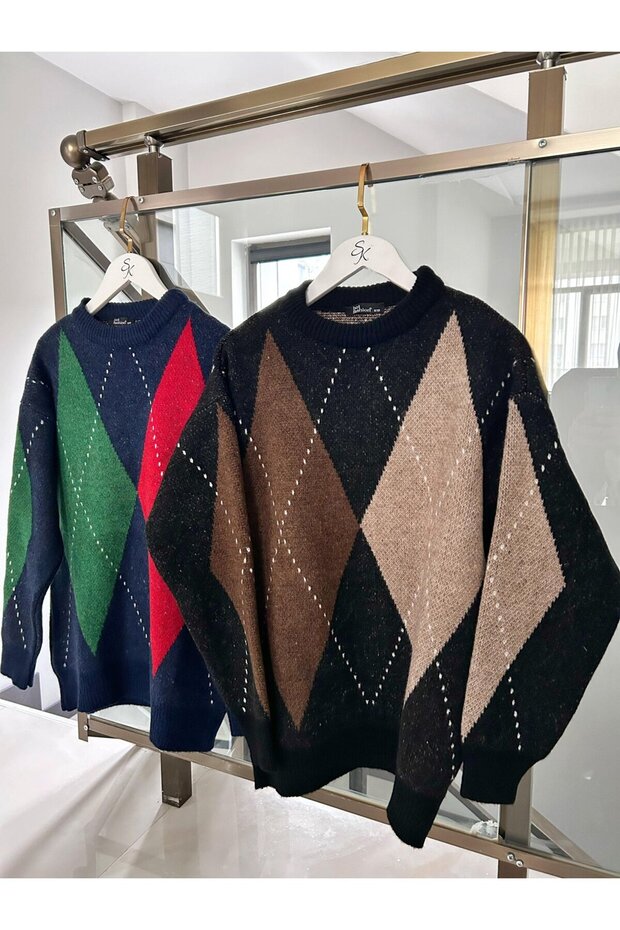 Diamond Patterned Oversize Sweater - 8