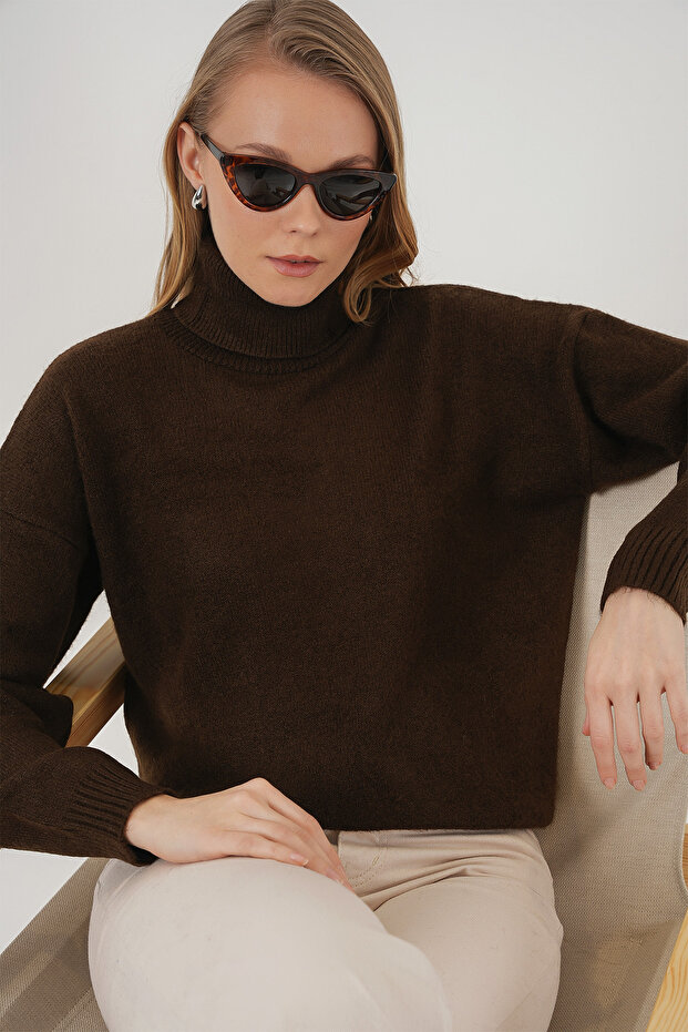 15917 Women's Turtleneck Oversize Knitwear Sweater - Brown