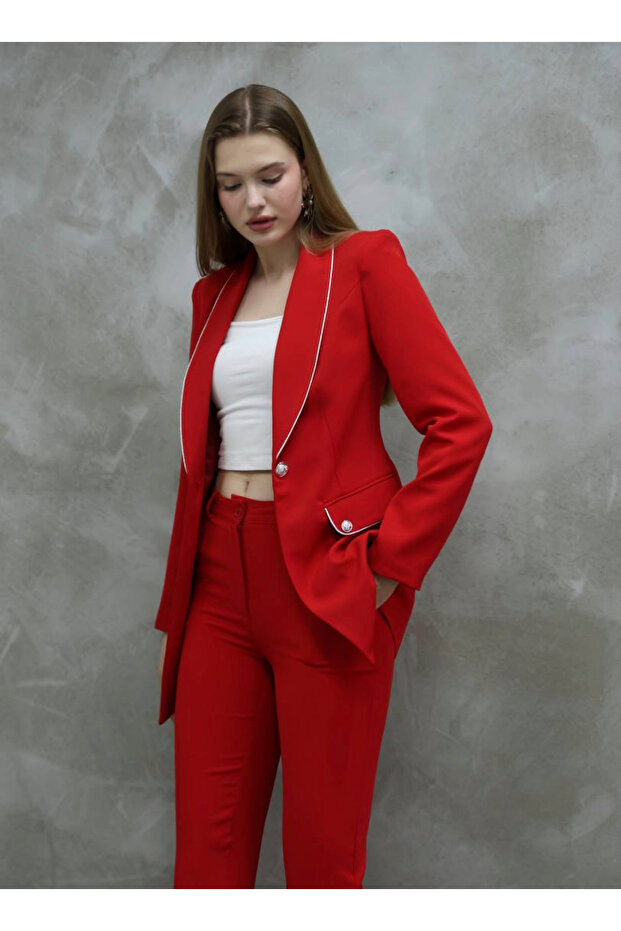 Klasyczny czerwony komplet kurtka i spodnie - srebrne detale - 4