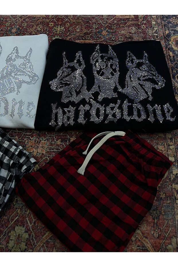 بنطال رياضي ذو مربعات حمراء - 1