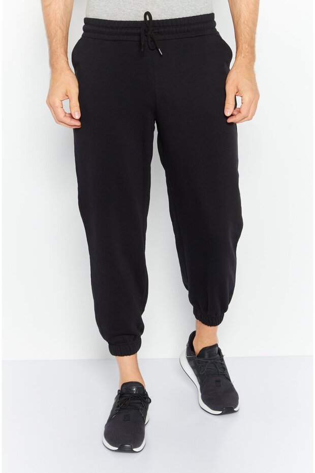 بنطال رياضي سادة برباط للرجال، أسود - 1