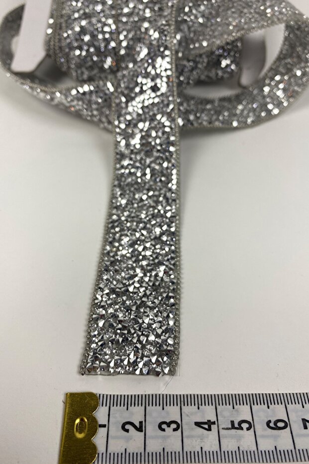 Gümüş Ütüyle Yapışan Taşlı Zincirli Şerit Aplik - 3