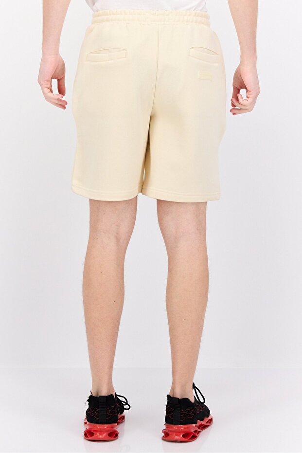 شورت رجالي أساسي بشعار العلامة التجارية، بيج - 3