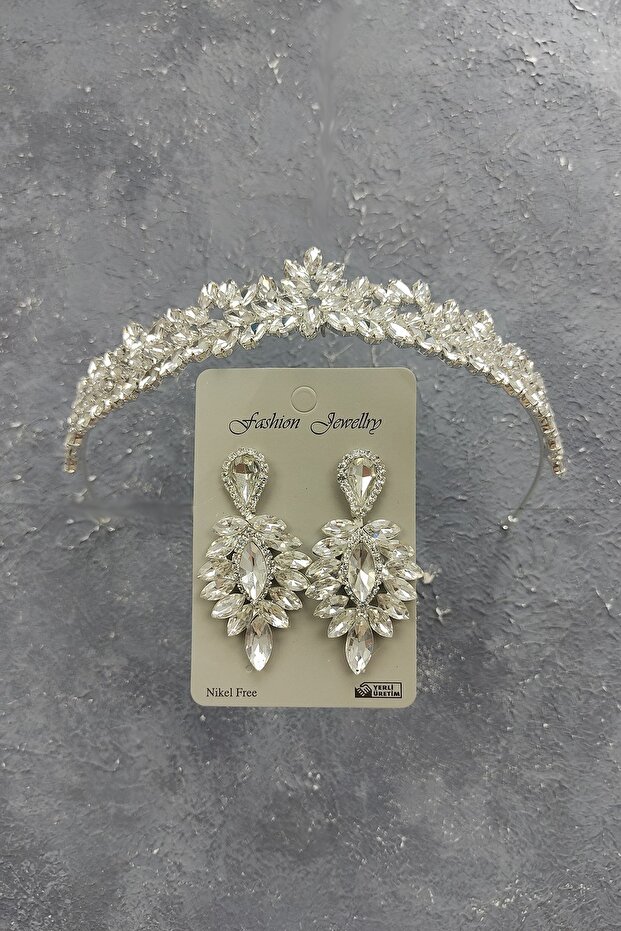 Dream Model Model Bridal Crown and Drop Jewelled Earrings