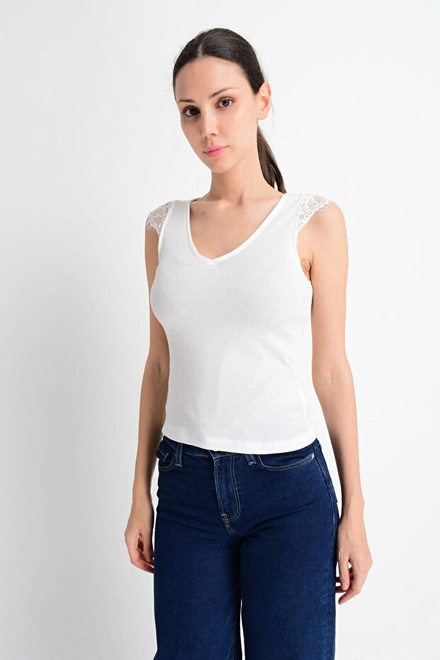 9183001 Camisole Sleeve Lace Blouse Ecru