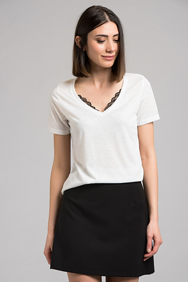 7130561 Lace Inside Collar V-Neck Short Sleeve Blouse Ecru