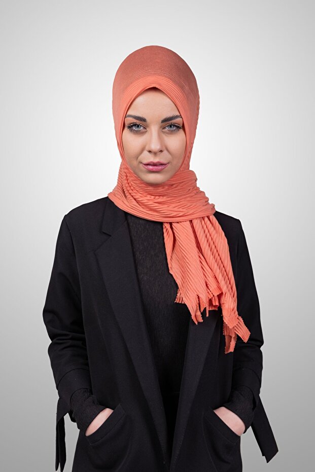 شال مطوي عملي جاهز للارتداء بلون السلمون العضوي مع إسفنجة