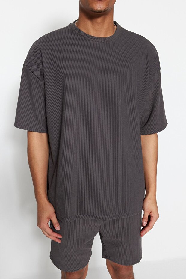 Büyük Beden Basic Gri Oversize/Geniş Kesim Dokulu Kırışmaz Ottoman T-Shirt TMNSS25BF00013 - 4