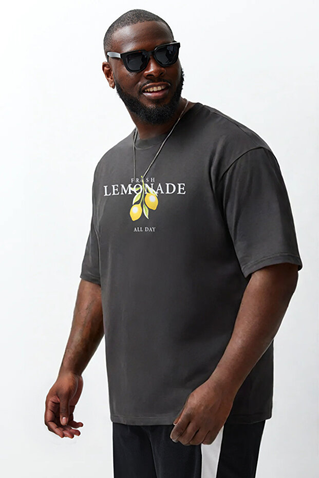 Antrasit Oversize/Geniş Kesim Bisiklet Yaka Limon Baskılı Büyük Beden T-Shirt TMNSS25BF00002 - 2