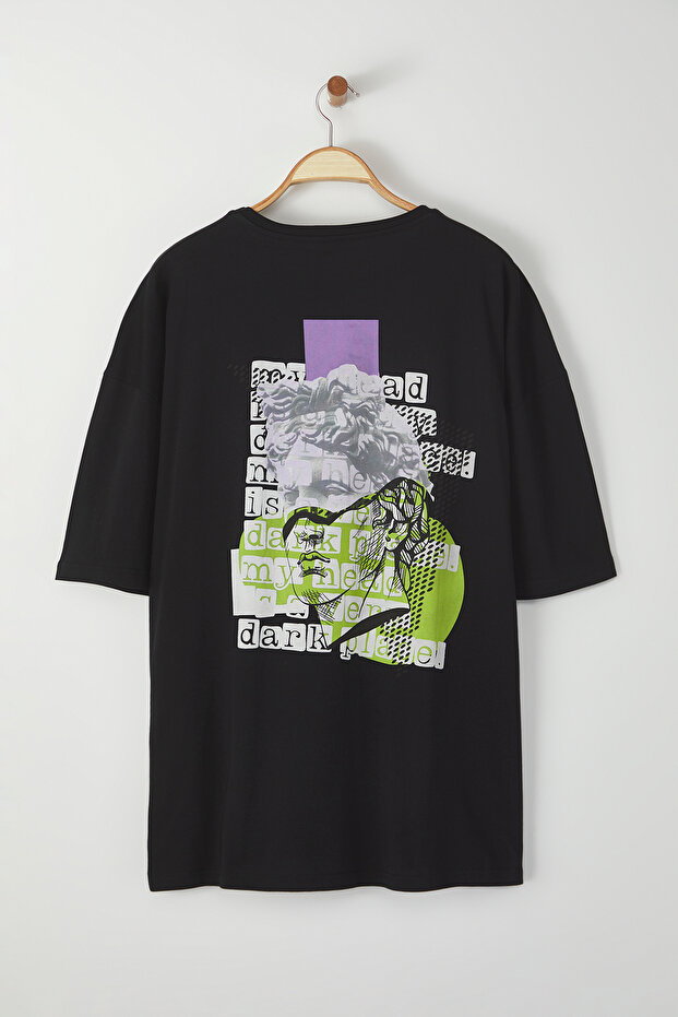 Büyük Beden Siyah Oversize/Geniş Kesim Sanatsal Sırt Baskılı Örme T-Shirt TMNSS25BF00020 - 3