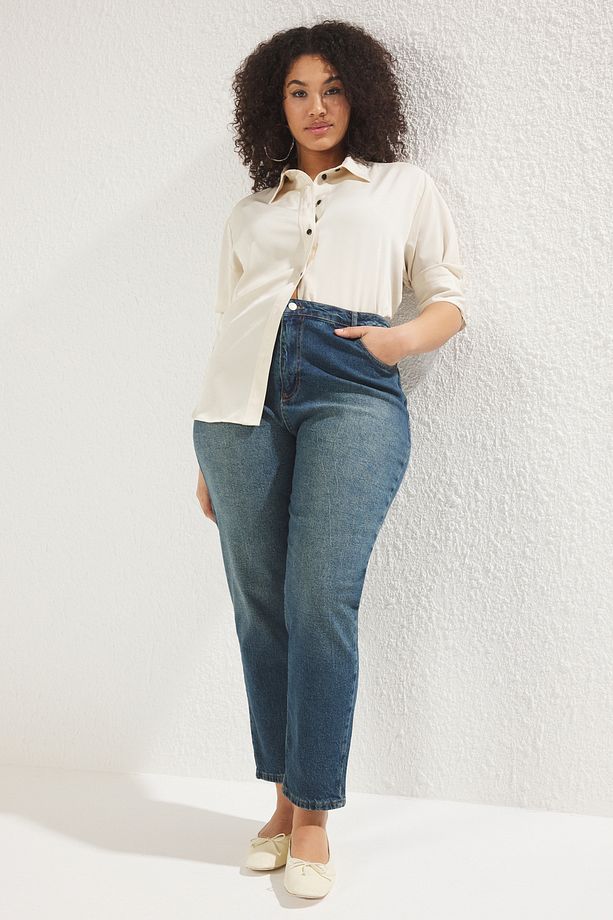 Koyu Mavi Yüksek Bel Comfort Eskitme Yıkamalı Mom Fit Büyük Beden Jeans TBBSS25CJ00004 - 2
