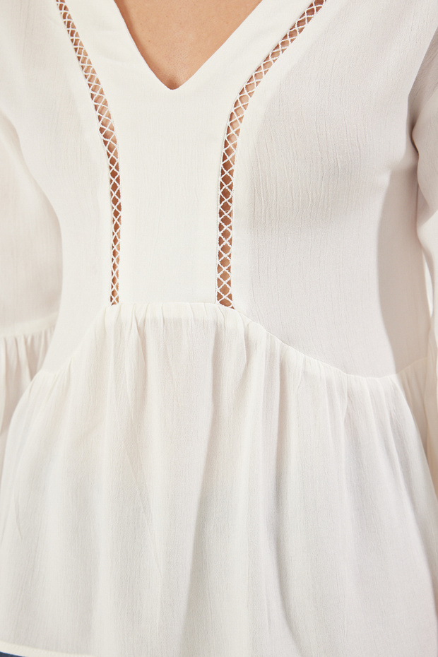 Beyaz Dantel Detaylı Boho Dokuma Bluz TWOSS25BZ00250 - 4