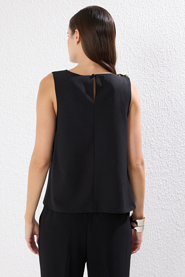 Siyah Aksesuar Detaylı Dokuma Bluz TPRSS25BZ00003 - 5