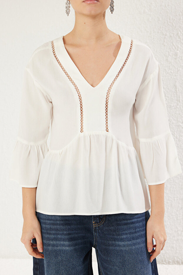 Beyaz Dantel Detaylı Boho Dokuma Bluz TWOSS25BZ00250 - 3