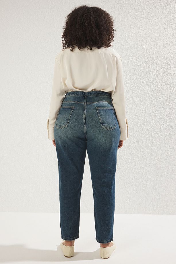 Koyu Mavi Yüksek Bel Comfort Eskitme Yıkamalı Mom Fit Büyük Beden Jeans TBBSS25CJ00004 - 5