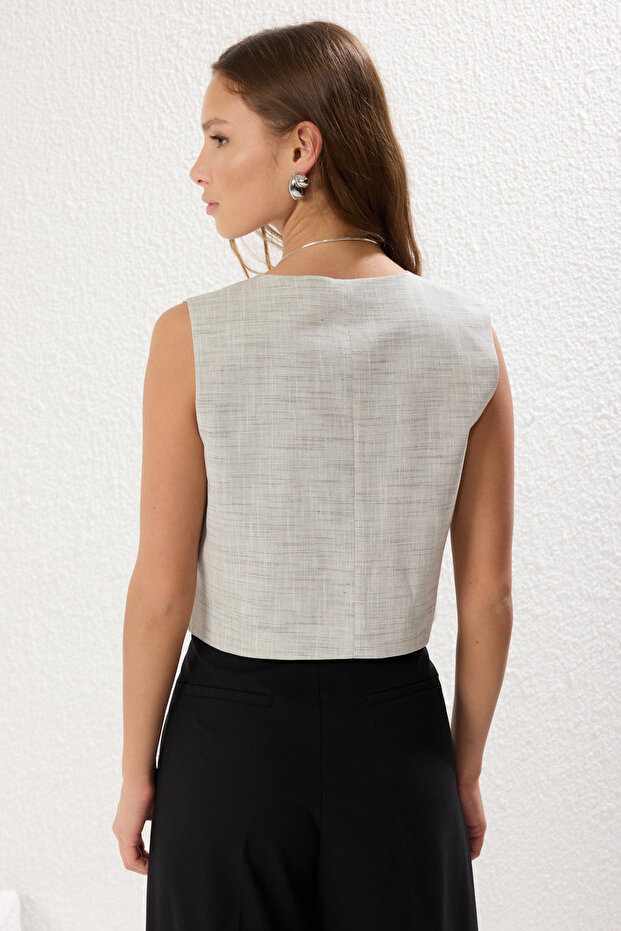 Limited Edition Haki Crop Fitted Düğme Detaylı Dokuma Keten Görünümlü Yelek TWOSS23YE00016 - 5