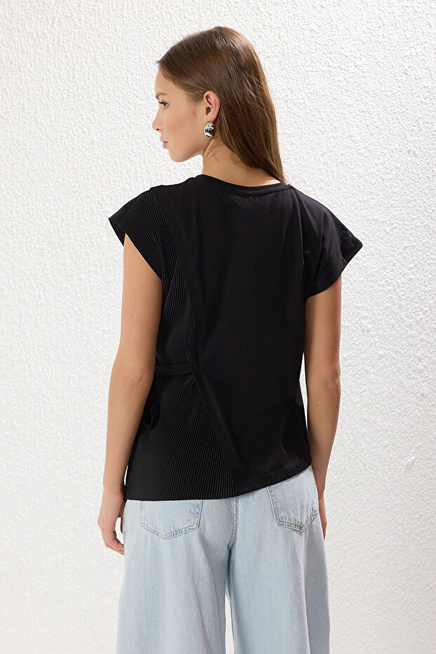 Siyah Pilise ve Bağlama Detaylı Relaxed/Rahat Kalıp Örme Bluz TWOSS25BZ00094 - 5
