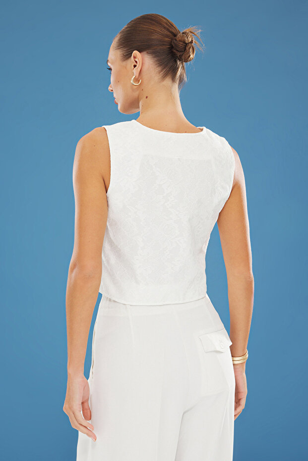 Beyaz Fitted V Yaka Brode/Dantel Crop Dokuma Yelek TWOSS25YE00040 - 5