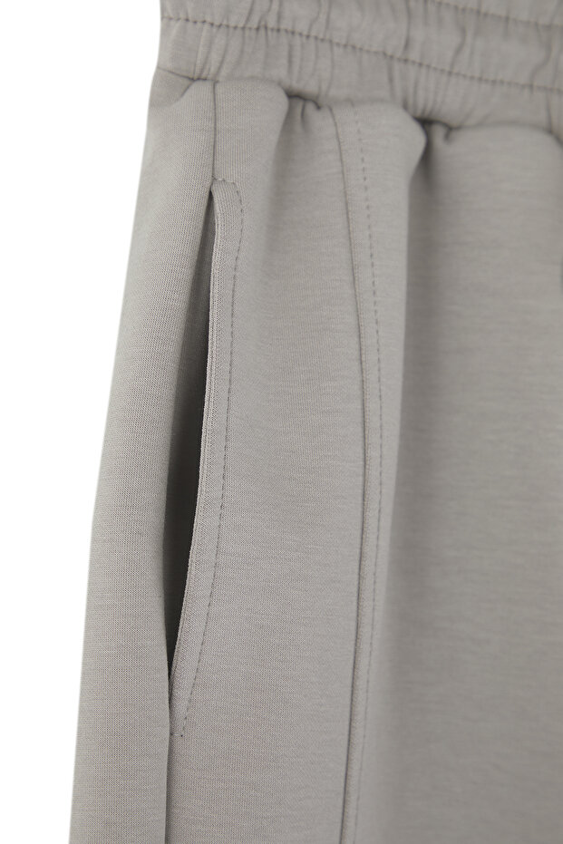 Gri Oversize/Geniş Kesim Dikiş Detaylı Şort & Bermuda TMNSS25SR00019 - 4