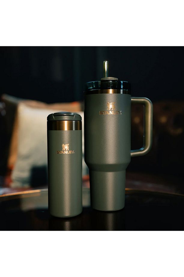 The Fall Refresh Quencher H2.O FlowState™ Tumbler I 40 oz (1,18 L) Selvi Yeşil Pipetli Termos - 4