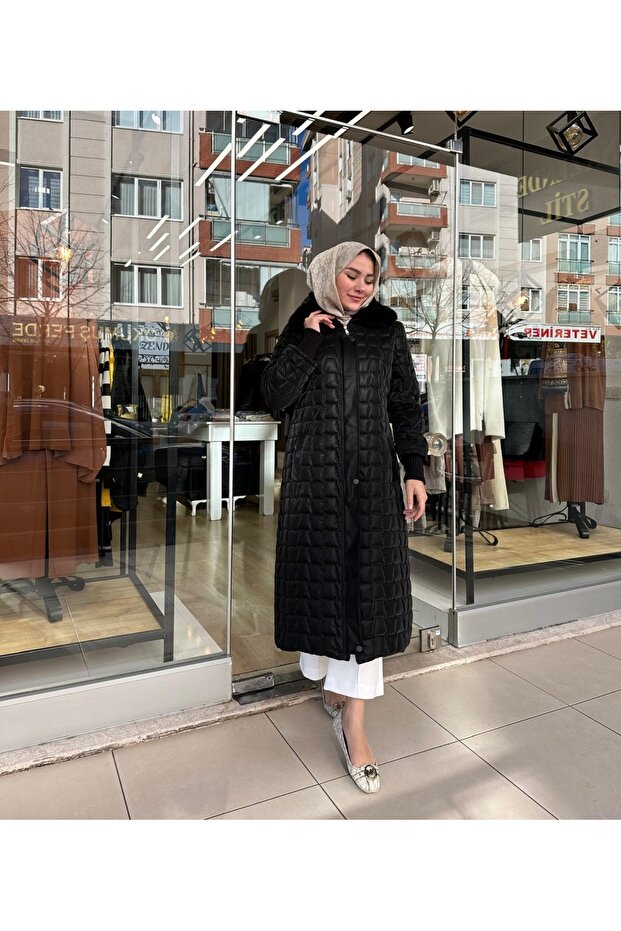 معطف مبطن مع تفاصيل من الفرو